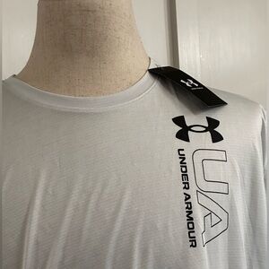 Under Armour Off-White Short Sleeve Athletic Tee, NWT, XL